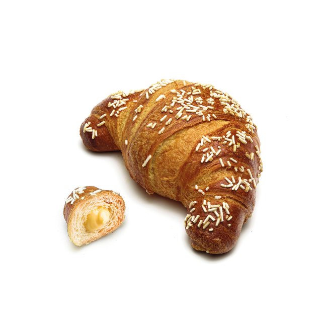Zlatni kroasan posut bijelim mrvicama, pored manjeg isječenog komada s kremastim vanilijskim punjenjem.