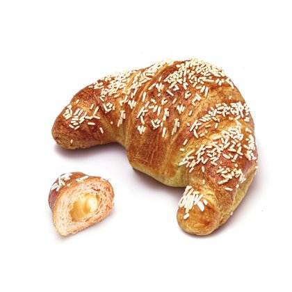 Zlatni kroasan sa bijelim posipom, pored manji komad sa kremastim vanilin nadjevom.