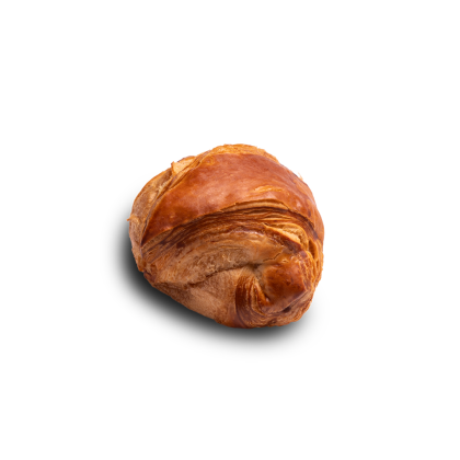 Zlatnosmeđi lisnati kroasan zavijenog oblika na bijeloj pozadini.