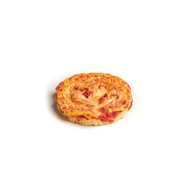 Okrugla mini pizza s rastopljenim sirom i umakom od paradajza, zapečeni rubovi, na bijeloj pozadini.