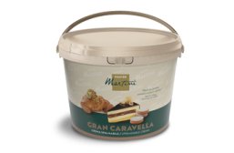 Bež plastična kanta namaza Master Martini Gran Caravella s prikazom kroasana i slojevite torte na etiketi.