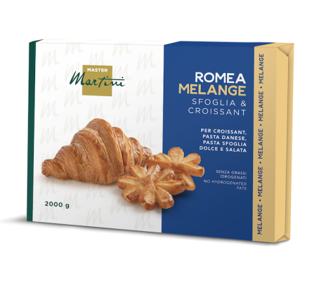 Pakovanje od 2000g masti Master Martini Romea Melange za kroasane, sa kroasanom i pecivom u obliku zvijezde.